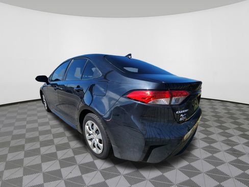 Used 2021 Toyota Corolla LE FWD image 3