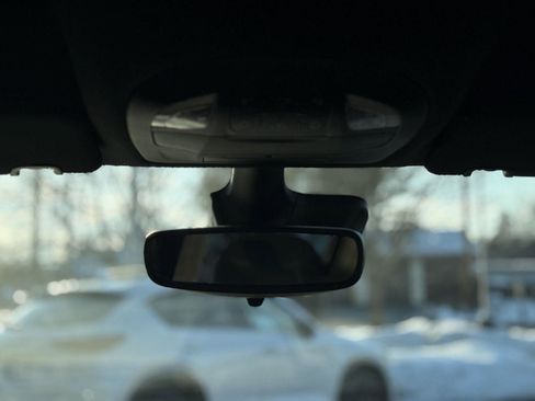 Used 2023 Chrysler Pacifica Touring image 25