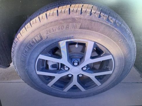 Used 2023 Jeep Grand Cherokee L Limited image 23