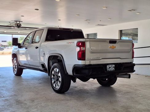 Used 2022 Chevrolet Silverado 2500 Custom w/ Custom Value Package AWD/4WD image 19