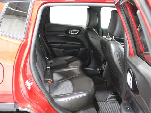 Used 2025 Jeep Compass Latitude w/ Convenience Group image 27