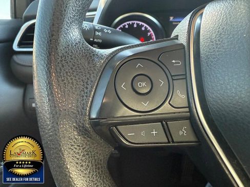 Used 2018 Toyota Camry LE image 10