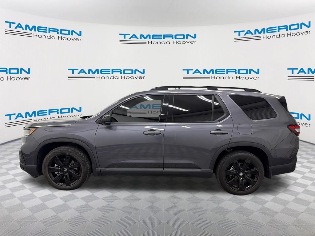 Used 2025 Honda Pilot Black Edition image 2
