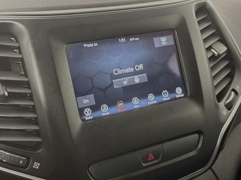 Used 2019 Jeep Cherokee Latitude w/ Cold Weather Group image 14