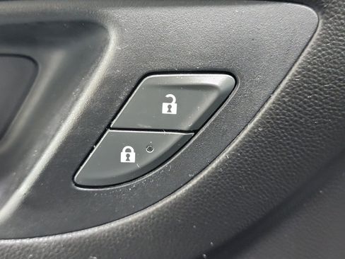 Used 2020 Chevrolet Equinox LS w/ LS Convenience Package FWD image 27
