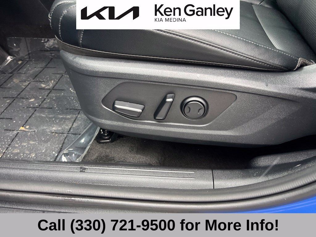 Certified 2026 Kia Sportage EX w/ EX Panorama Roof Package FWD image 26