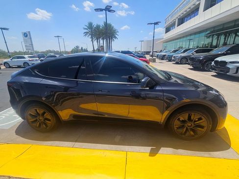 Used 2025 Tesla Model Y Long Range RWD image 4