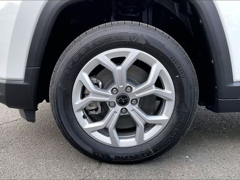 New 2026 Jeep Compass Latitude image 10