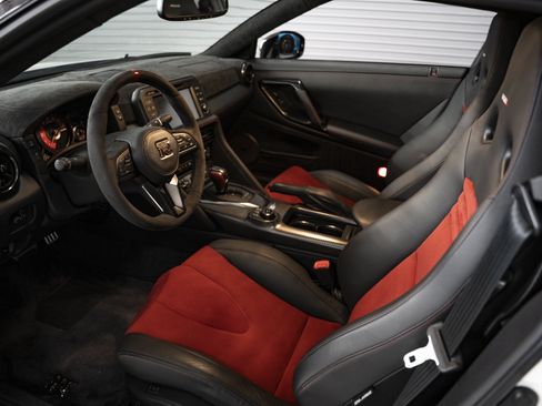 Used 2024 Nissan GT-R NISMO w/ Floor Mat Package AWD/4WD image 41
