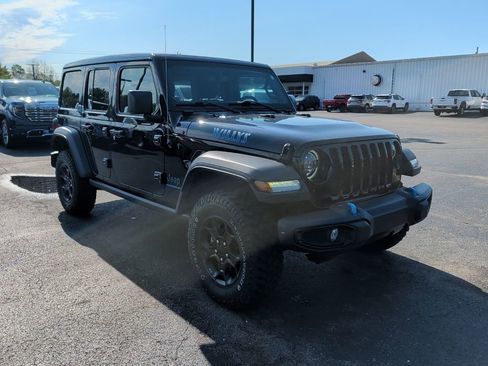 Used 2023 Jeep Wrangler Unlimited w/ Sun & Screen Package AWD/4WD image 3
