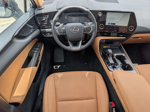 Used 2025 Lexus NX 250 FWD w/ Towing Package (2000 Lbs) image 3