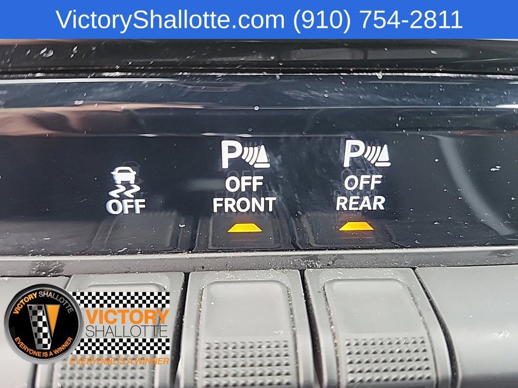 Used 2025 RAM 1500 Big Horn AWD/4WD image 10