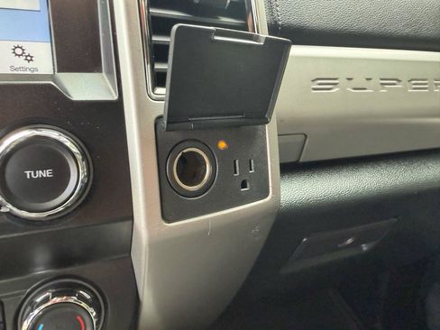 Used 2019 Ford F250 Lariat w/ Lariat Ultimate Package AWD/4WD image 30