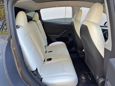 Used 2023 Tesla Model Y Long Range image 40
