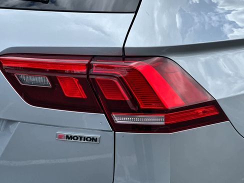 Used 2020 Volkswagen Tiguan SE w/ Panoramic Sunroof Package AWD/4WD image 31