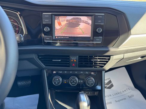 Used 2021 Volkswagen Jetta SE w/ SE Cold Weather Package image 16