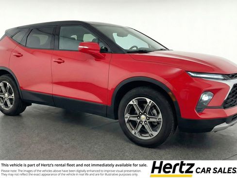 Used 2025 Chevrolet Blazer LT FWD image 1