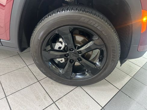 Used 2024 Jeep Grand Cherokee Altitude AWD/4WD image 13
