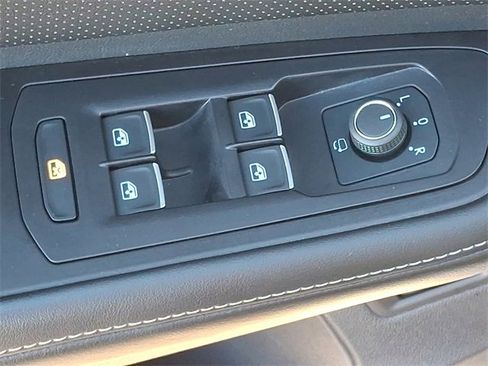 Used 2024 Volkswagen Atlas SEL Premium R-Line image 22