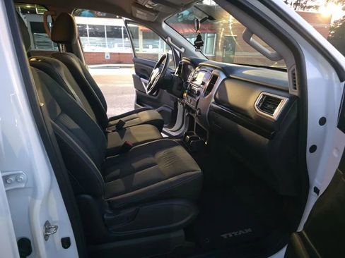 Used 2017 Nissan Titan SV AWD/4WD image 8