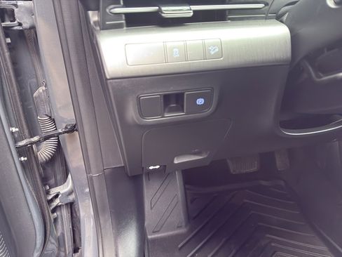 Used 2025 Hyundai Kona SEL image 17