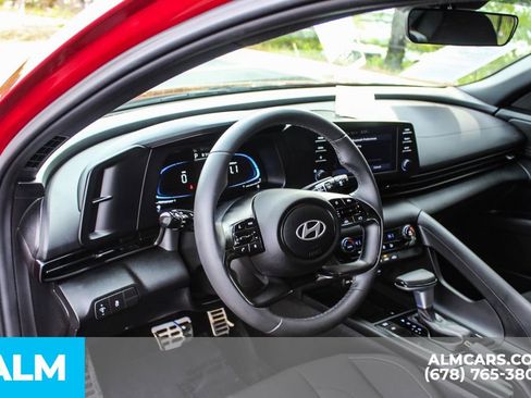 Used 2025 Hyundai Elantra Sport image 31