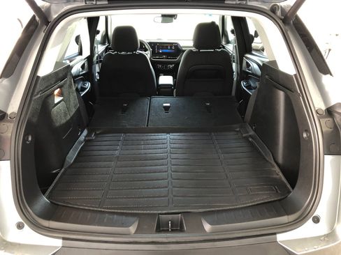 Used 2024 Chevrolet TrailBlazer LT w/ Convenience Package FWD image 9