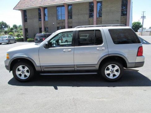 Used 2003 Ford Explorer XLT image 3