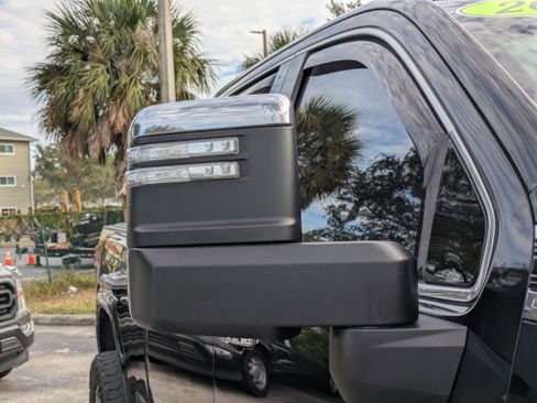 Used 2023 GMC Sierra 2500 Denali w/ Denali Ultimate Package image 12