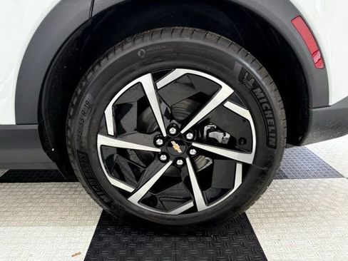 New 2026 Chevrolet Equinox EV LT image 11