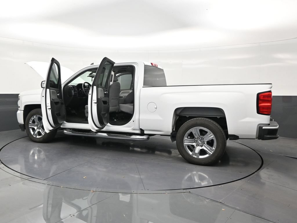 Used 2018 Chevrolet Silverado 1500 Custom w/ Custom Value Package RWD image 30