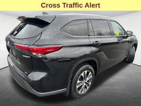 Used 2022 Toyota Highlander XLE AWD/4WD image 10