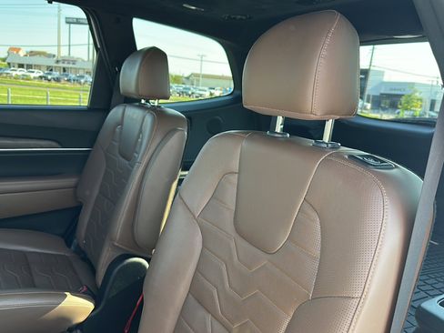 Used 2022 Kia Telluride SX w/ SX Prestige Package image 19