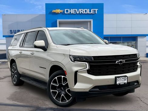 Used 2024 Chevrolet Suburban RST w/ Luxury Package AWD/4WD image 2