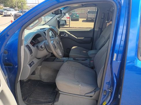 Used 2013 Nissan Frontier SV w/ SV Value Truck Pkg AWD/4WD image 10