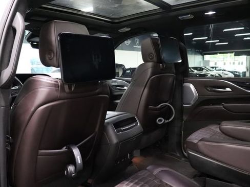 Used 2023 Cadillac Escalade ESV Premium Luxury Platinum AWD/4WD image 17