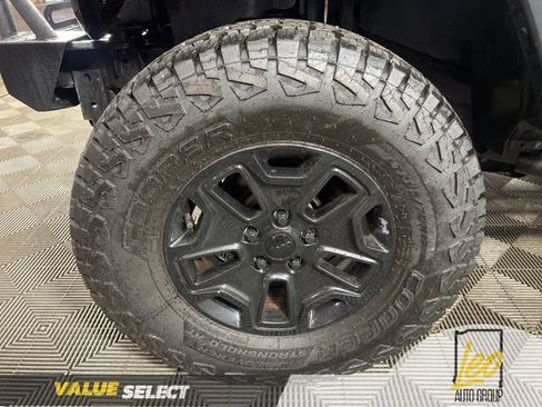 Used 2015 Jeep Wrangler Unlimited Sahara AWD/4WD image 9