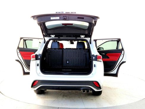 Used 2022 Toyota Highlander XSE image 11