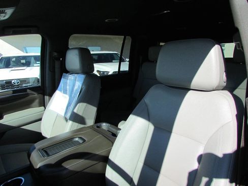 Used 2023 Chevrolet Suburban LT image 14
