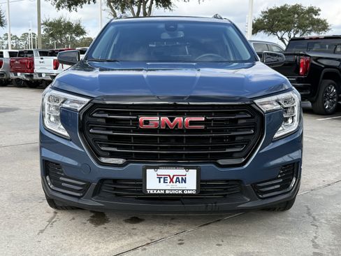 Used 2024 GMC Terrain SLE w/ Driver Convenience Package image 10