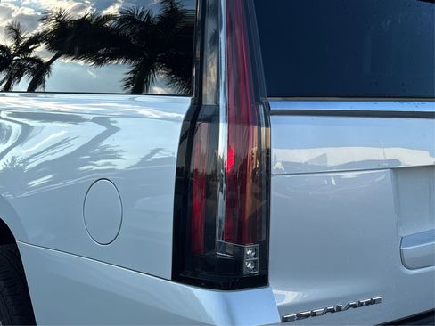 Used 2017 Cadillac Escalade ESV 2WD image 15