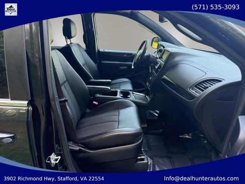 Used 2015 Chrysler Town & Country S FWD image 14