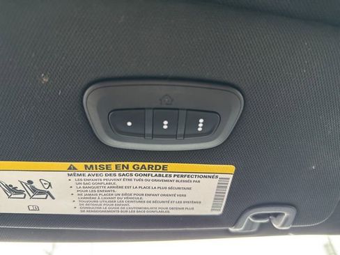 Used 2025 Chrysler Pacifica Limited image 36