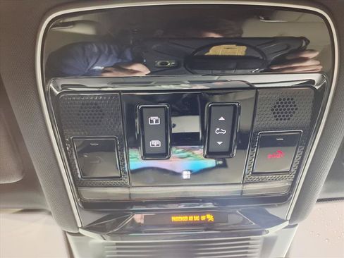 Used 2025 Land Rover Range Rover SE image 22