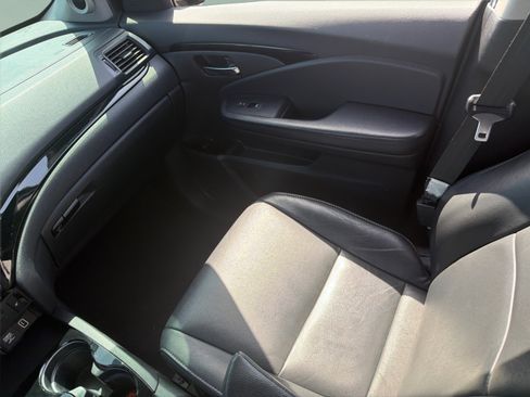 Used 2020 Honda Pilot Touring image 17