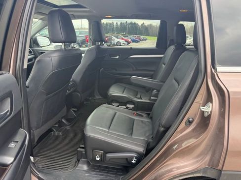 Used 2019 Toyota Highlander XLE image 11