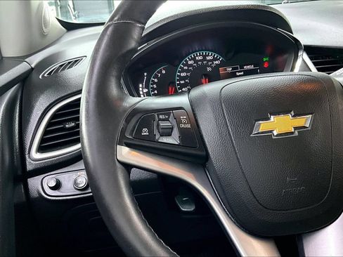 Used 2017 Chevrolet Trax LT w/ LT Convenience Package AWD/4WD image 10