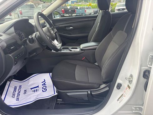 Used 2024 Nissan Sentra SV FWD image 11