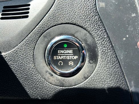 Used 2018 Ford Explorer XLT w/ Equipment Group 202A AWD/4WD image 16