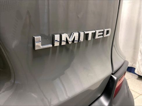 Used 2020 Jeep Cherokee Limited image 29